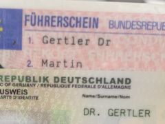 Dr. ist kein Titel und kein Bestandteil des Namens